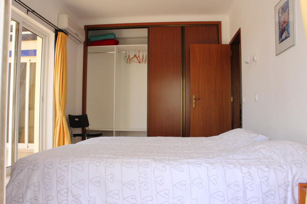 Filhas Do Mar Apartments Salema Room photo